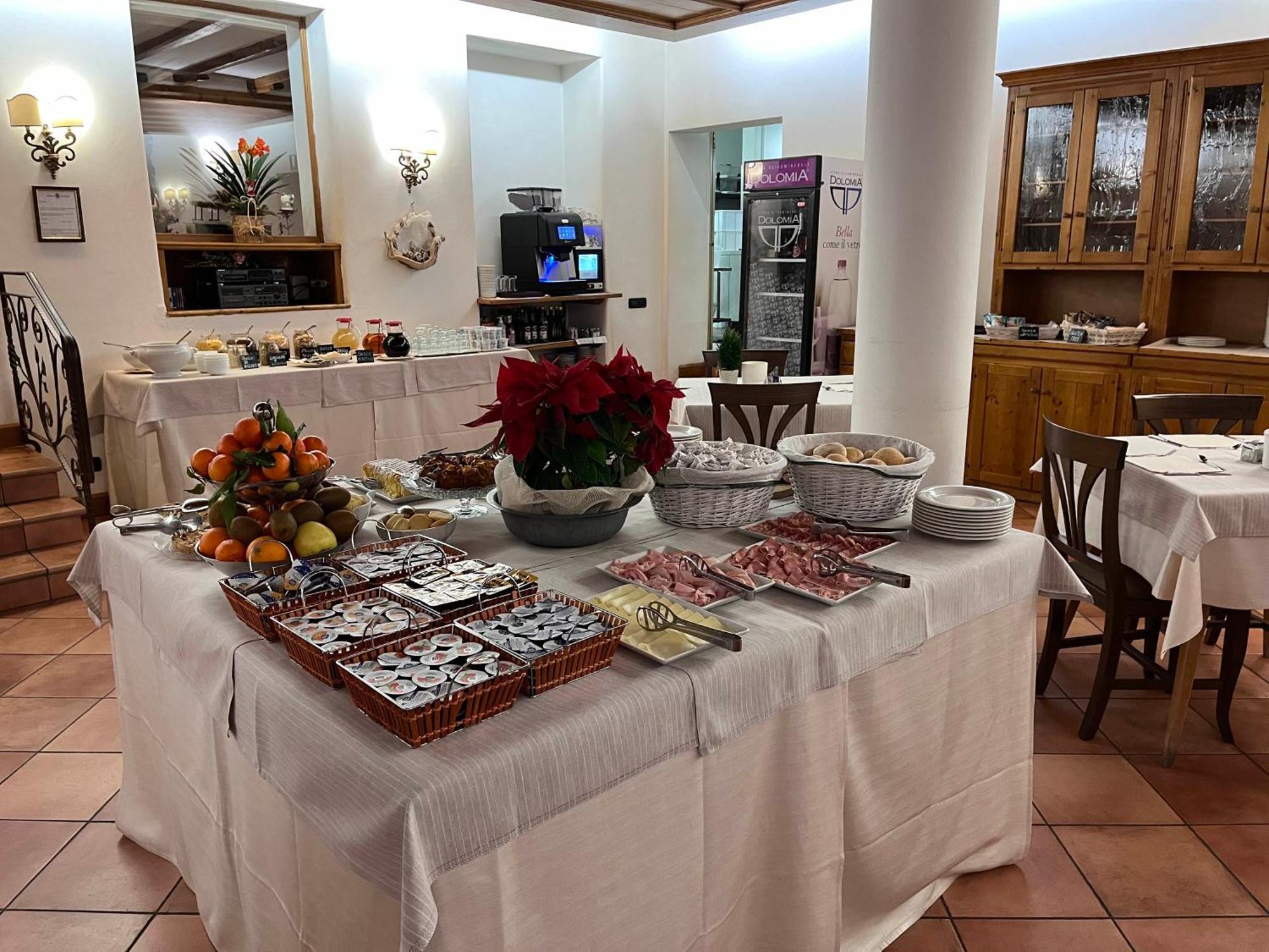 Hotel Albergo Dolomiti ซานวีโต ดิ กาโดเร ภายนอก รูปภาพ