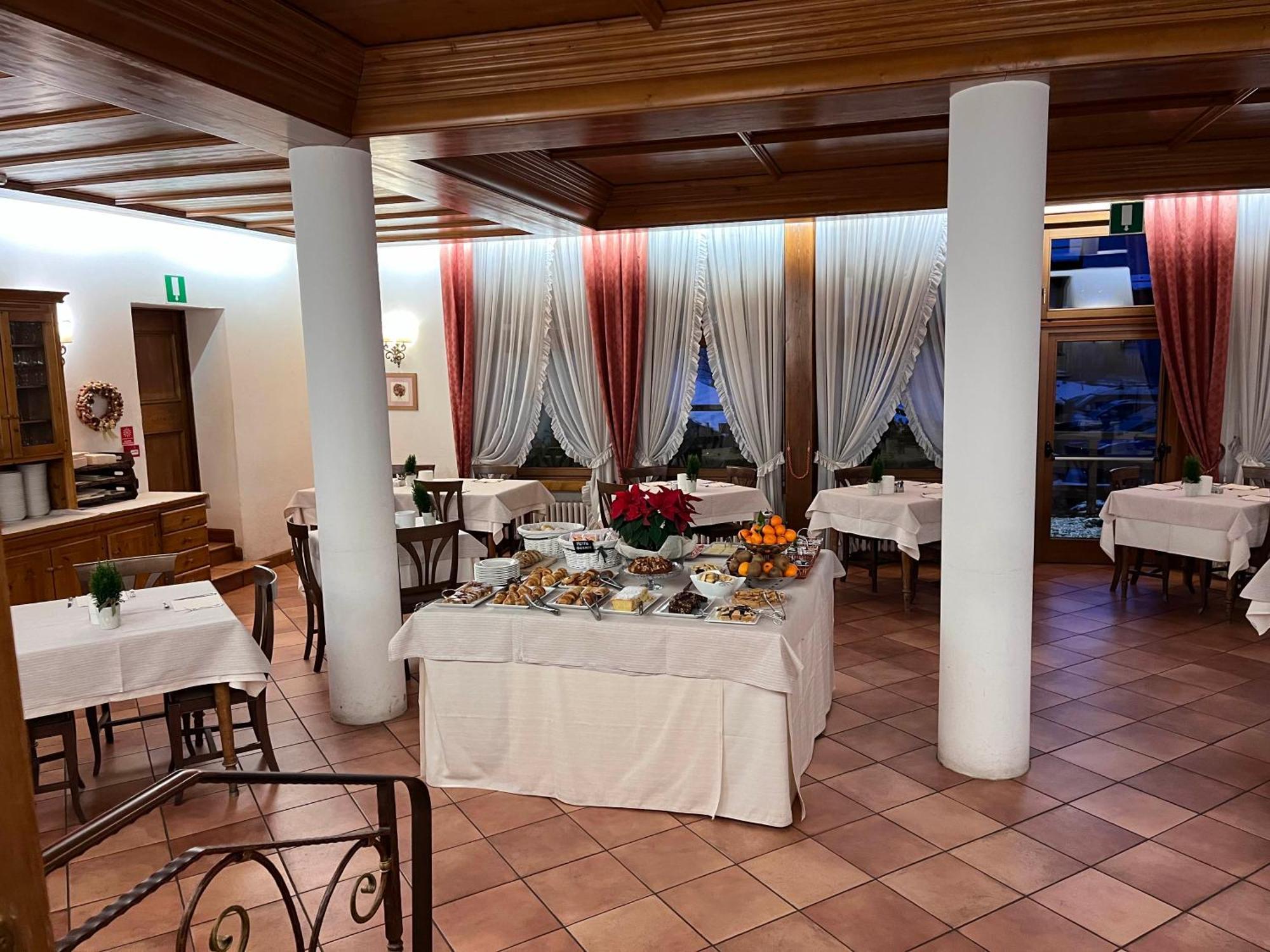 Hotel Albergo Dolomiti ซานวีโต ดิ กาโดเร ภายนอก รูปภาพ