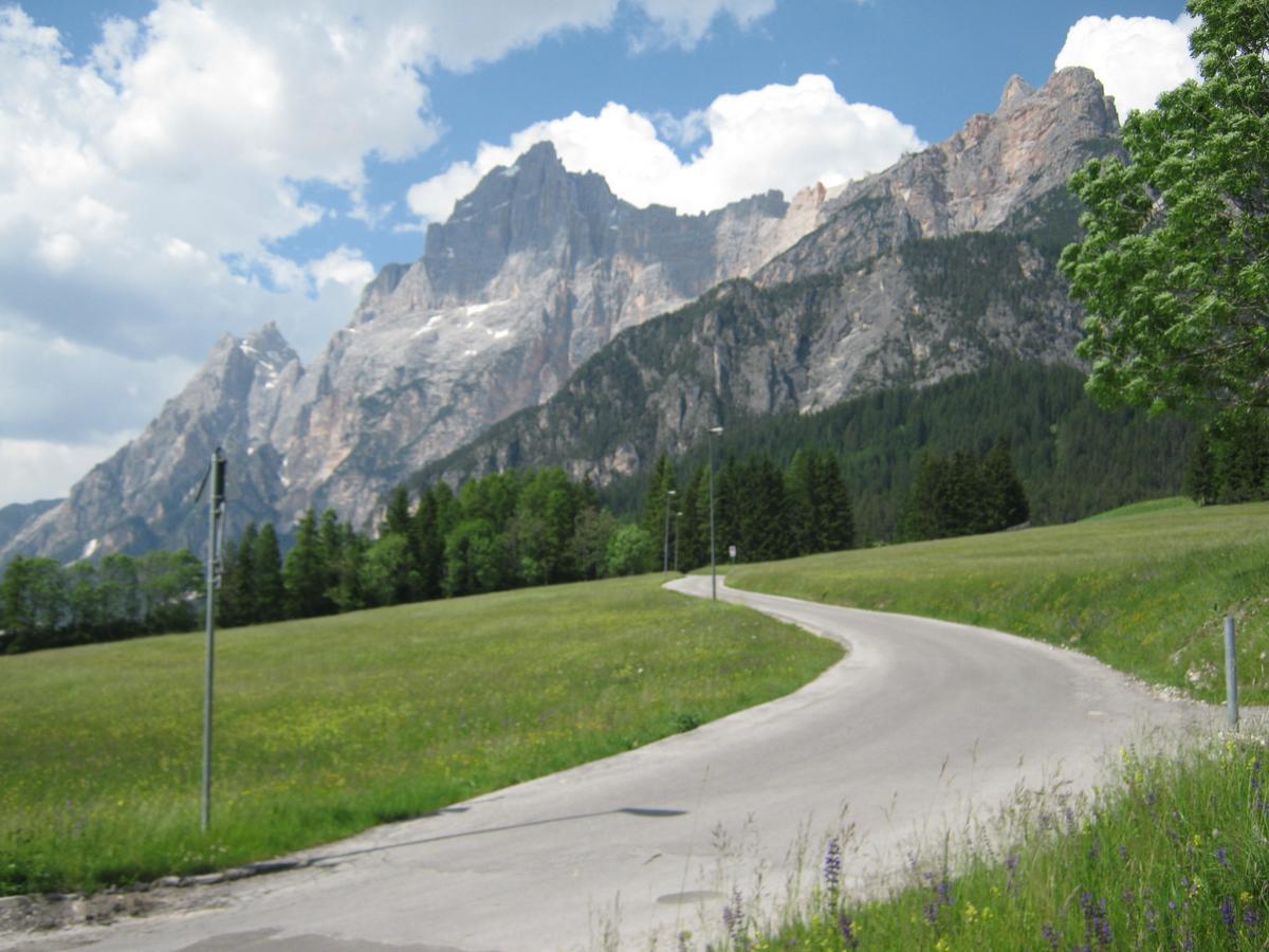 Hotel Albergo Dolomiti ซานวีโต ดิ กาโดเร ภายนอก รูปภาพ
