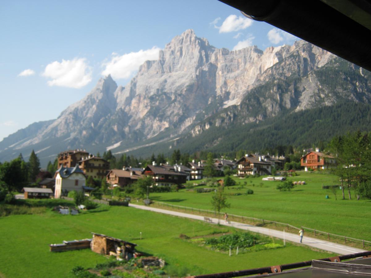 Hotel Albergo Dolomiti ซานวีโต ดิ กาโดเร ภายนอก รูปภาพ